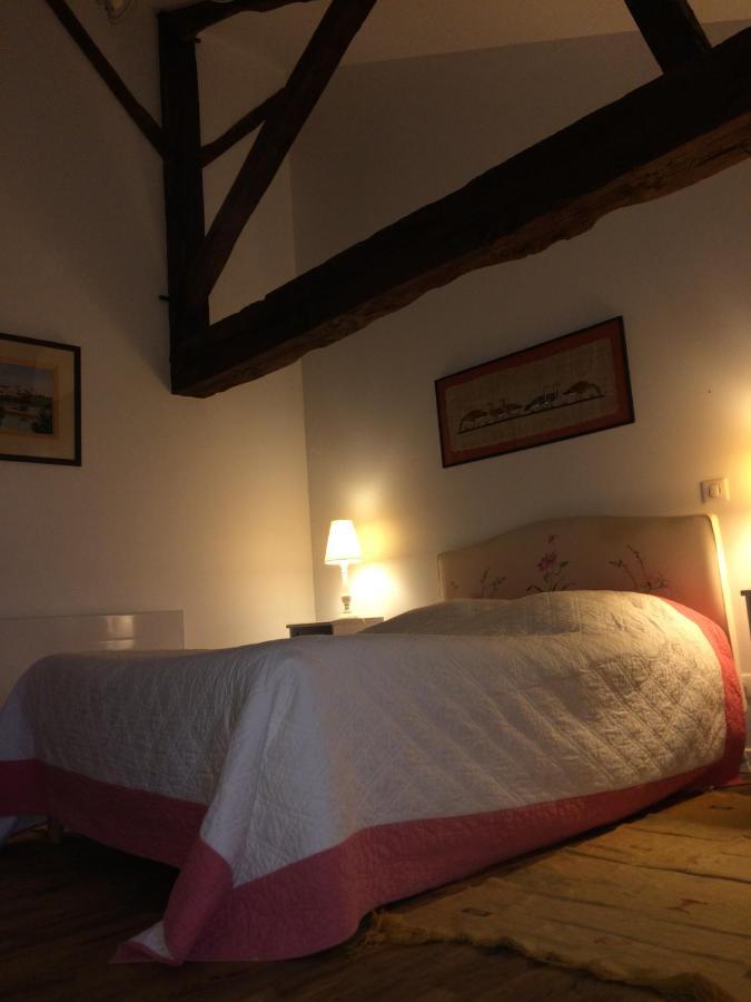 Chambre Dans Prieure De Caractere XVIII Siecle Bed & Breakfast Planioles Exterior photo