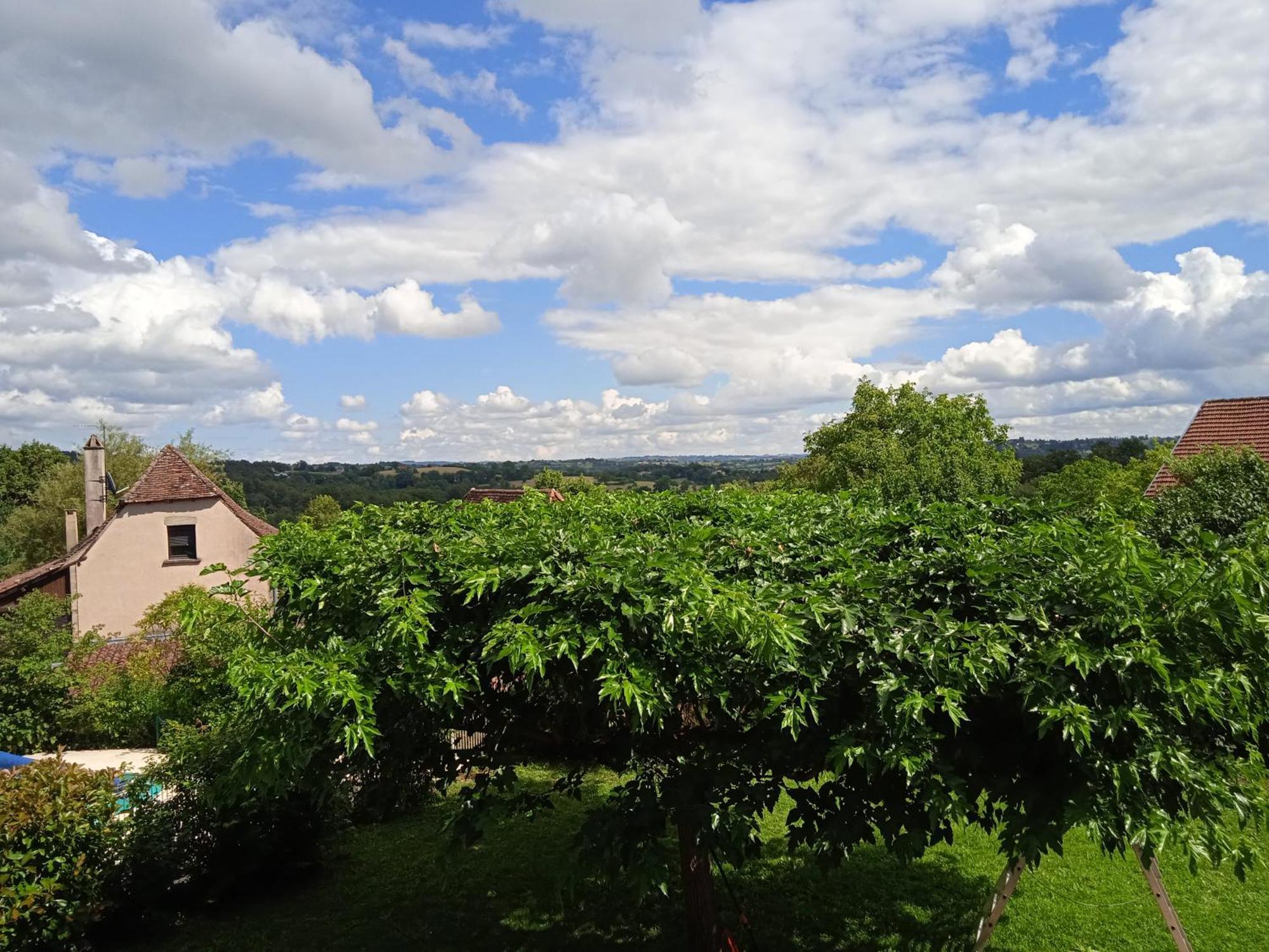 Chambre Dans Prieure De Caractere XVIII Siecle Bed & Breakfast Planioles Exterior photo